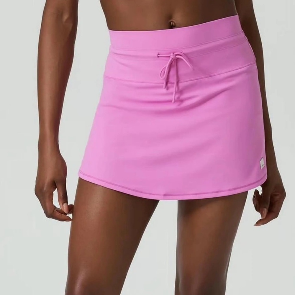 Vuori Daily Skirt in Azalea Pink